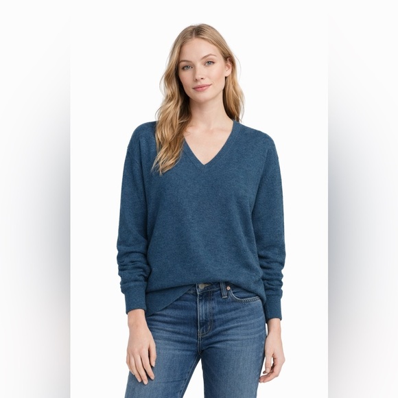 Bullock & Jones Sweaters - BULLOCKS Pure Wool V Neck Long Sleeve Sweater